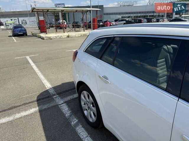 Белый Опель Инсигния, объемом двигателя 1.96 л и пробегом 295 тыс. км за 12000 $, фото 7 на Automoto.ua