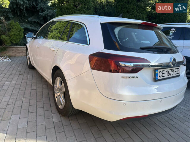 Белый Опель Инсигния, объемом двигателя 1.96 л и пробегом 300 тыс. км за 9000 $, фото 2 на Automoto.ua