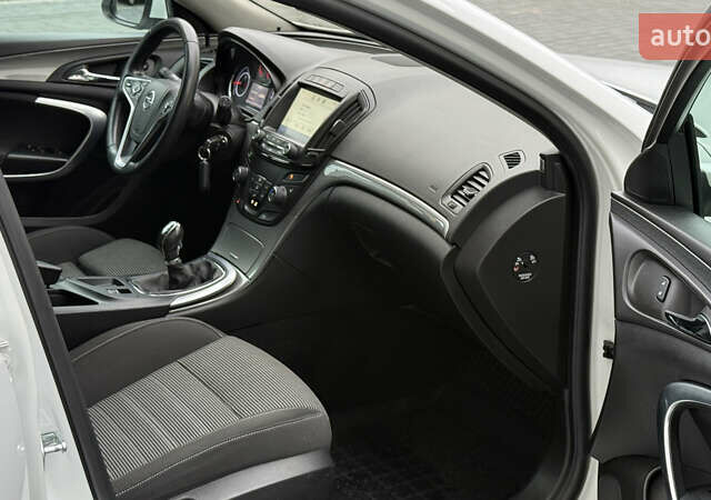 Белый Опель Инсигния, объемом двигателя 1.96 л и пробегом 241 тыс. км за 9800 $, фото 55 на Automoto.ua