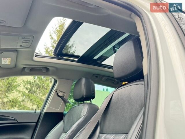 Белый Опель Инсигния, объемом двигателя 2 л и пробегом 248 тыс. км за 11200 $, фото 34 на Automoto.ua