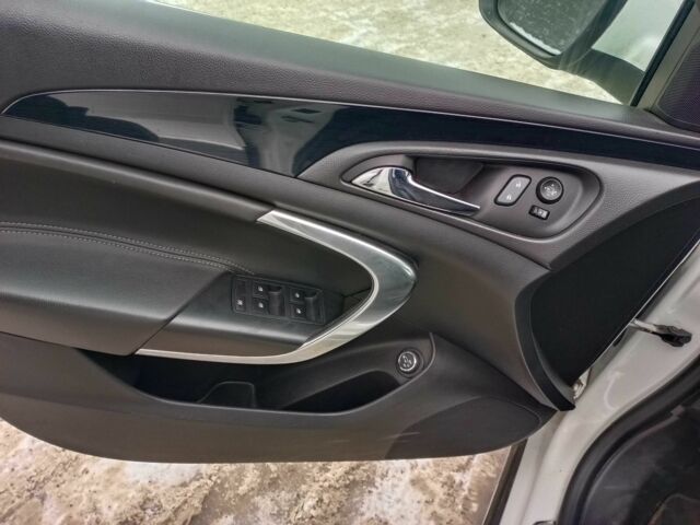 Білий Опель Інсігнія, об'ємом двигуна 2 л та пробігом 270 тис. км за 9850 $, фото 8 на Automoto.ua