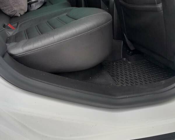 Білий Опель Інсігнія, об'ємом двигуна 1.96 л та пробігом 226 тис. км за 11100 $, фото 24 на Automoto.ua