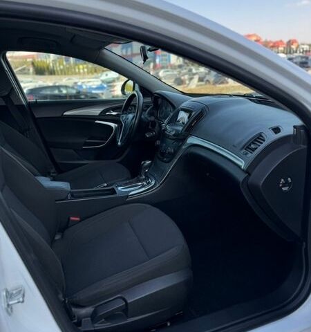 Білий Опель Інсігнія, об'ємом двигуна 1.6 л та пробігом 288 тис. км за 8300 $, фото 28 на Automoto.ua