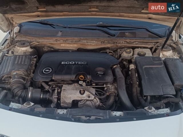 Белый Опель Инсигния, объемом двигателя 1.6 л и пробегом 227 тыс. км за 9100 $, фото 9 на Automoto.ua