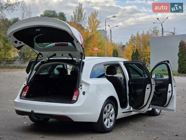 Опель Инсигния 2016 в Тернополе на Automoto.ua Белый Опель Инсигния, объемом двигателя 1.6 л и пробегом 211 тыс. км за 10500 $, фото 17 на Automoto.ua