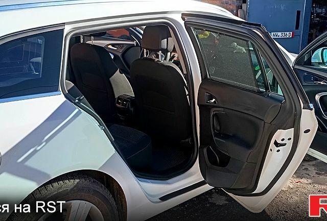 Белый Опель Инсигния, объемом двигателя 1.6 л и пробегом 234 тыс. км за 10750 $, фото 7 на Automoto.ua