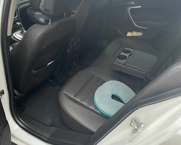 Белый Опель Инсигния, объемом двигателя 1.96 л и пробегом 180 тыс. км за 14350 $, фото 8 на Automoto.ua