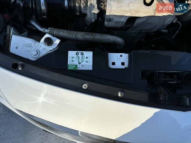 Білий Опель Інсігнія, об'ємом двигуна 1.6 л та пробігом 235 тис. км за 11550 $, фото 8 на Automoto.ua