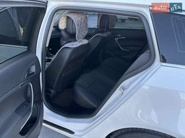 Білий Опель Інсігнія, об'ємом двигуна 1.6 л та пробігом 235 тис. км за 11550 $, фото 6 на Automoto.ua