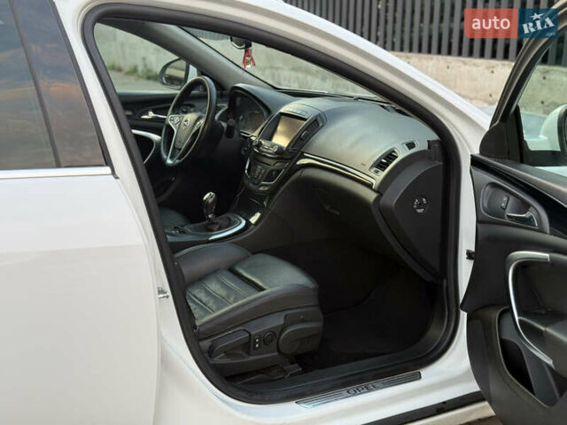 Белый Опель Инсигния, объемом двигателя 2 л и пробегом 340 тыс. км за 9600 $, фото 18 на Automoto.ua