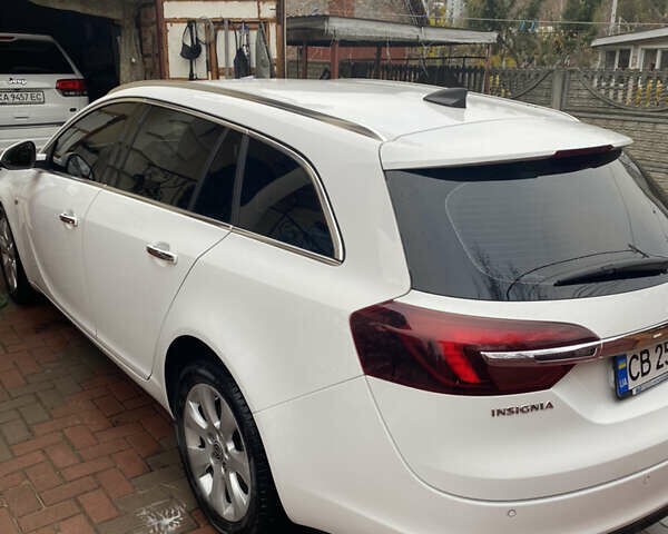 Белый Опель Инсигния, объемом двигателя 1.96 л и пробегом 180 тыс. км за 14350 $, фото 3 на Automoto.ua