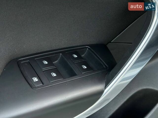 Белый Опель Инсигния, объемом двигателя 1.96 л и пробегом 256 тыс. км за 11990 $, фото 8 на Automoto.ua