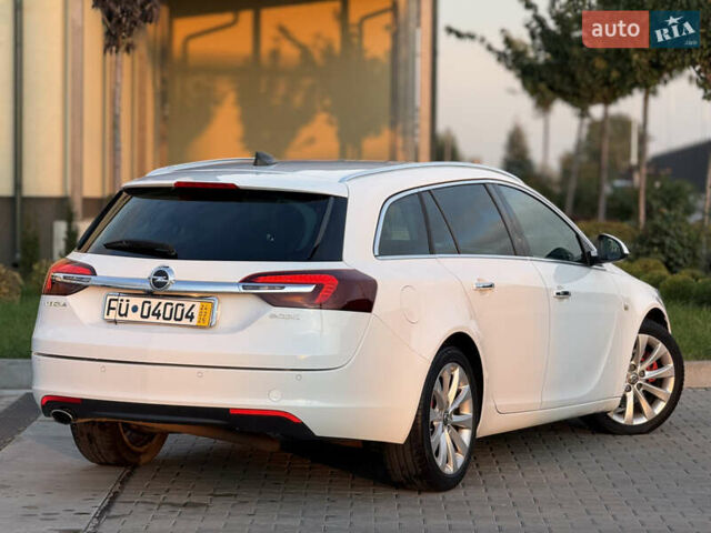 Белый Опель Инсигния, объемом двигателя 2 л и пробегом 340 тыс. км за 9600 $, фото 2 на Automoto.ua