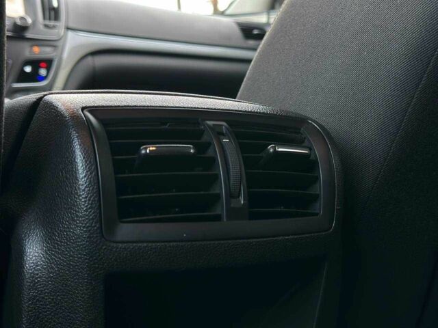 Белый Опель Инсигния, объемом двигателя 2 л и пробегом 256 тыс. км за 12990 $, фото 10 на Automoto.ua