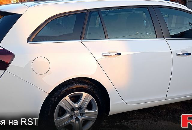 Белый Опель Инсигния, объемом двигателя 1.6 л и пробегом 234 тыс. км за 10750 $, фото 2 на Automoto.ua