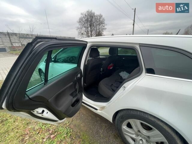 Белый Опель Инсигния, объемом двигателя 1.6 л и пробегом 285 тыс. км за 8200 $, фото 8 на Automoto.ua