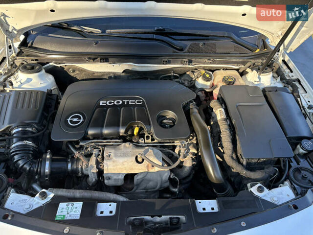 Білий Опель Інсігнія, об'ємом двигуна 1.6 л та пробігом 235 тис. км за 11550 $, фото 7 на Automoto.ua