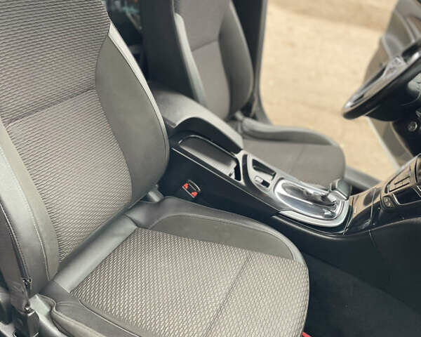 Белый Опель Инсигния, объемом двигателя 1.6 л и пробегом 214 тыс. км за 11300 $, фото 10 на Automoto.ua