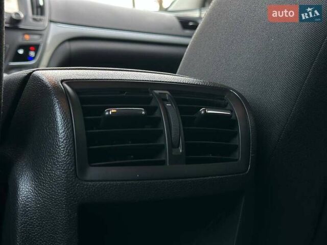 Білий Опель Інсігнія, об'ємом двигуна 1.96 л та пробігом 256 тис. км за 12500 $, фото 10 на Automoto.ua