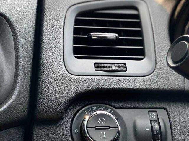 Білий Опель Інсігнія, об'ємом двигуна 2 л та пробігом 256 тис. км за 11493 $, фото 14 на Automoto.ua