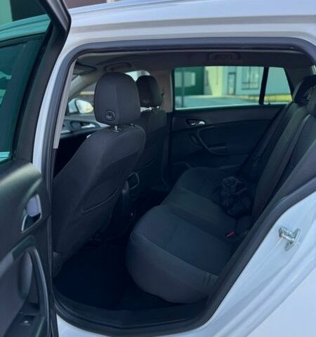 Білий Опель Інсігнія, об'ємом двигуна 1.6 л та пробігом 288 тис. км за 8300 $, фото 22 на Automoto.ua