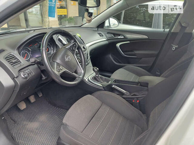 Белый Опель Инсигния, объемом двигателя 1.6 л и пробегом 237 тыс. км за 13000 $, фото 8 на Automoto.ua