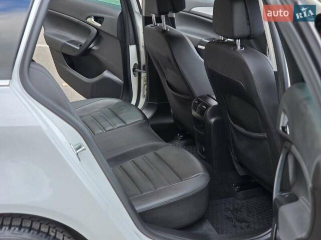 Опель Инсигния 2016 в Тернополе на Automoto.ua Белый Опель Инсигния, объемом двигателя 1.6 л и пробегом 211 тыс. км за 10500 $, фото 19 на Automoto.ua