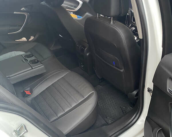 Белый Опель Инсигния, объемом двигателя 1.96 л и пробегом 180 тыс. км за 14350 $, фото 13 на Automoto.ua