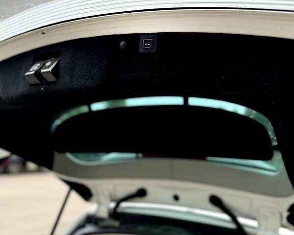 Белый Опель Инсигния, объемом двигателя 1.96 л и пробегом 258 тыс. км за 9600 $, фото 17 на Automoto.ua