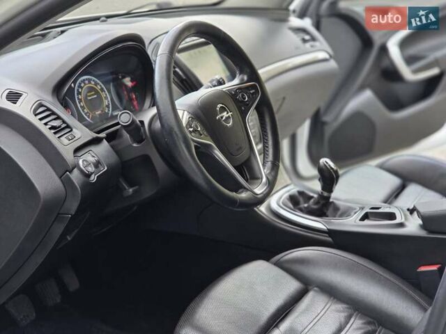 Білий Опель Інсігнія, об'ємом двигуна 1.6 л та пробігом 211 тис. км за 9999 $, фото 24 на Automoto.ua