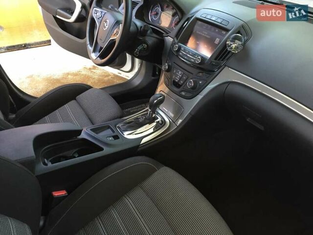 Белый Опель Инсигния, объемом двигателя 1.6 л и пробегом 220 тыс. км за 11500 $, фото 25 на Automoto.ua