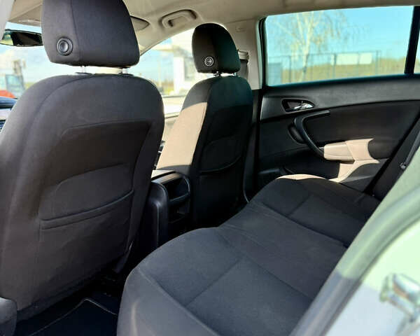 Белый Опель Инсигния, объемом двигателя 1.6 л и пробегом 279 тыс. км за 10999 $, фото 16 на Automoto.ua