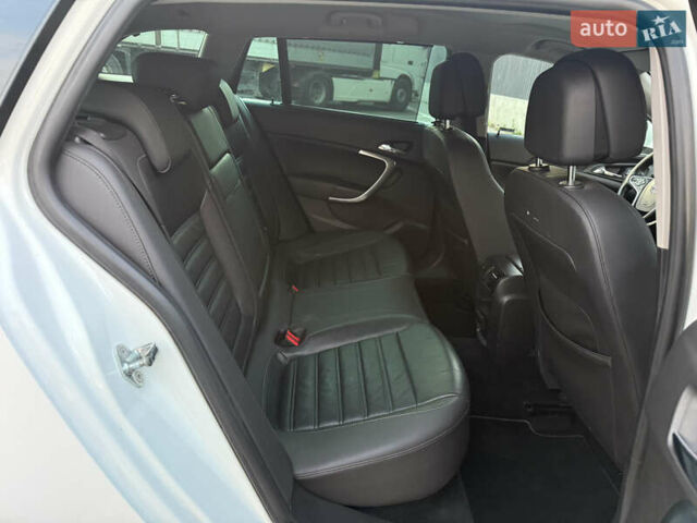 Белый Опель Инсигния, объемом двигателя 2 л и пробегом 340 тыс. км за 9600 $, фото 13 на Automoto.ua