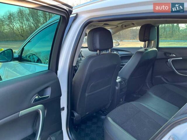 Белый Опель Инсигния, объемом двигателя 1.96 л и пробегом 258 тыс. км за 9600 $, фото 9 на Automoto.ua