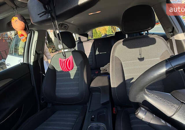 Белый Опель Инсигния, объемом двигателя 1.6 л и пробегом 234 тыс. км за 11600 $, фото 6 на Automoto.ua