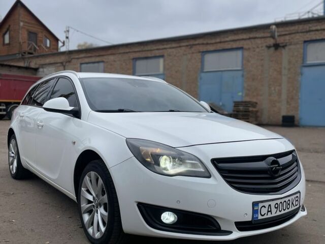 Белый Опель Инсигния, объемом двигателя 1.6 л и пробегом 211 тыс. км за 11500 $, фото 1 на Automoto.ua