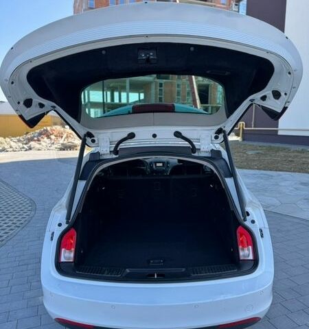 Білий Опель Інсігнія, об'ємом двигуна 1.6 л та пробігом 288 тис. км за 8300 $, фото 26 на Automoto.ua