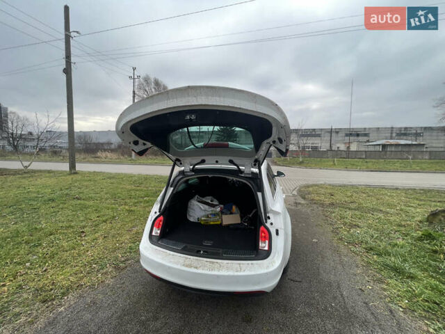 Белый Опель Инсигния, объемом двигателя 1.6 л и пробегом 285 тыс. км за 12200 $, фото 18 на Automoto.ua