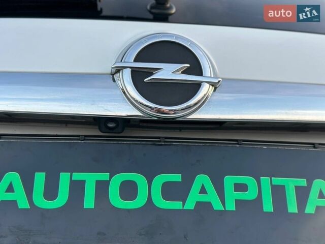 Белый Опель Инсигния, объемом двигателя 1.96 л и пробегом 256 тыс. км за 11990 $, фото 17 на Automoto.ua
