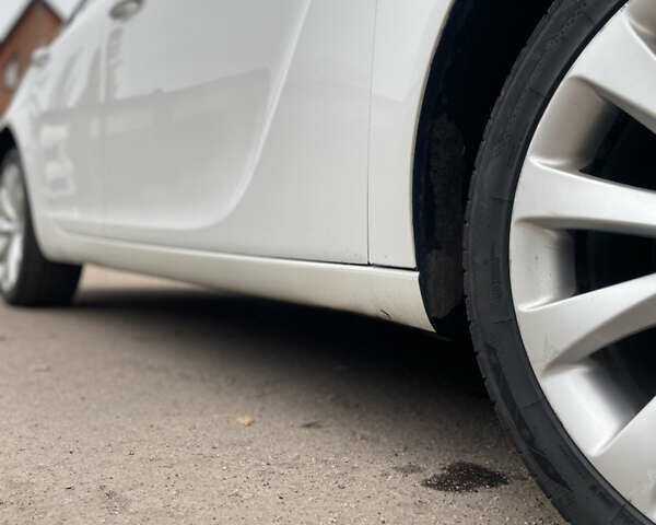 Белый Опель Инсигния, объемом двигателя 1.6 л и пробегом 214 тыс. км за 11300 $, фото 6 на Automoto.ua