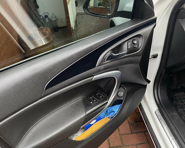 Белый Опель Инсигния, объемом двигателя 1.96 л и пробегом 180 тыс. км за 14350 $, фото 7 на Automoto.ua