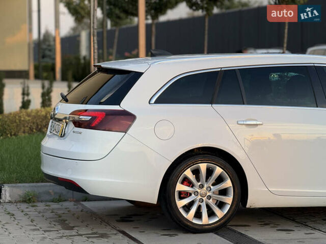 Белый Опель Инсигния, объемом двигателя 2 л и пробегом 340 тыс. км за 9600 $, фото 3 на Automoto.ua