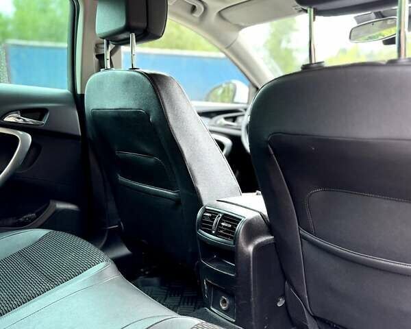 Белый Опель Инсигния, объемом двигателя 1.96 л и пробегом 258 тыс. км за 9600 $, фото 15 на Automoto.ua