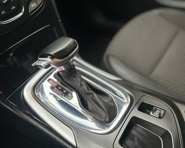 Белый Опель Инсигния, объемом двигателя 1.6 л и пробегом 214 тыс. км за 11300 $, фото 7 на Automoto.ua