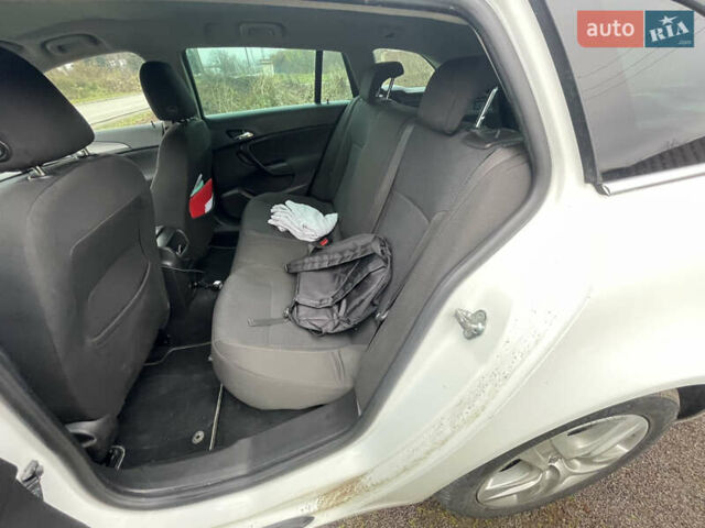 Белый Опель Инсигния, объемом двигателя 1.6 л и пробегом 285 тыс. км за 12200 $, фото 16 на Automoto.ua