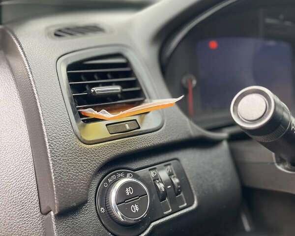 Белый Опель Инсигния, объемом двигателя 1.6 л и пробегом 214 тыс. км за 11300 $, фото 15 на Automoto.ua