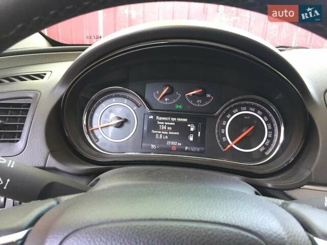 Белый Опель Инсигния, объемом двигателя 1.6 л и пробегом 220 тыс. км за 11500 $, фото 4 на Automoto.ua