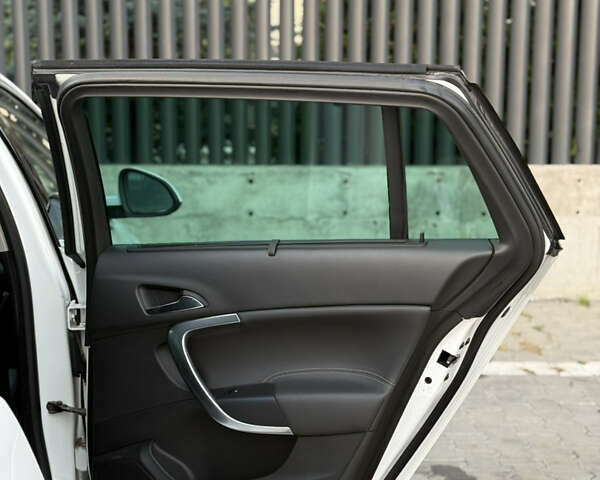 Белый Опель Инсигния, объемом двигателя 2 л и пробегом 340 тыс. км за 9600 $, фото 22 на Automoto.ua