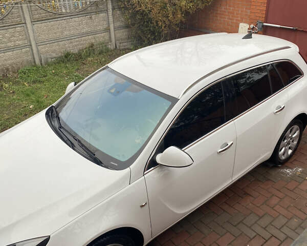 Белый Опель Инсигния, объемом двигателя 1.96 л и пробегом 180 тыс. км за 14350 $, фото 5 на Automoto.ua