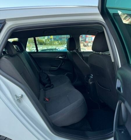 Білий Опель Інсігнія, об'ємом двигуна 1.6 л та пробігом 288 тис. км за 8300 $, фото 27 на Automoto.ua